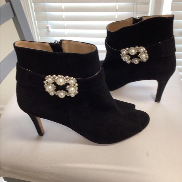 Neiman Marcus Suede Open Toe Shoes 9 - Picture 2 of 12